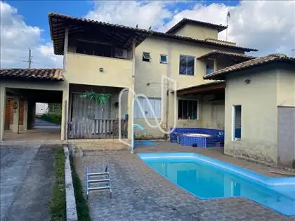 PISCINA 