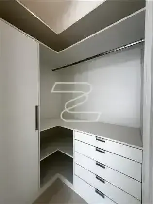 CLOSET 