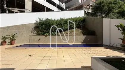 PISCINA 