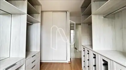 CLOSET 