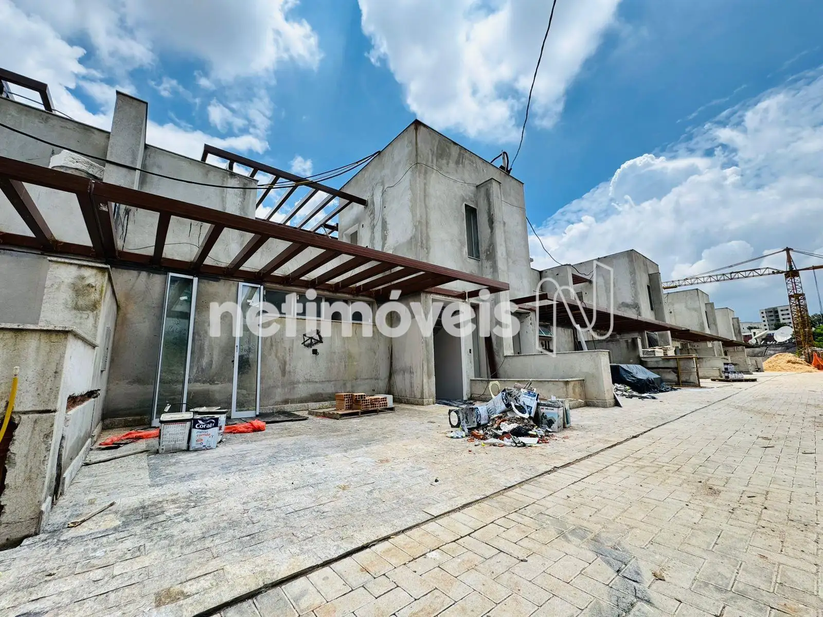 Casa para comprar com 211 m², 3 quartos, 3 banheiros, 2 vagas em Avenida José de Oliveira Vaz, Buritis, Belo Horizonte