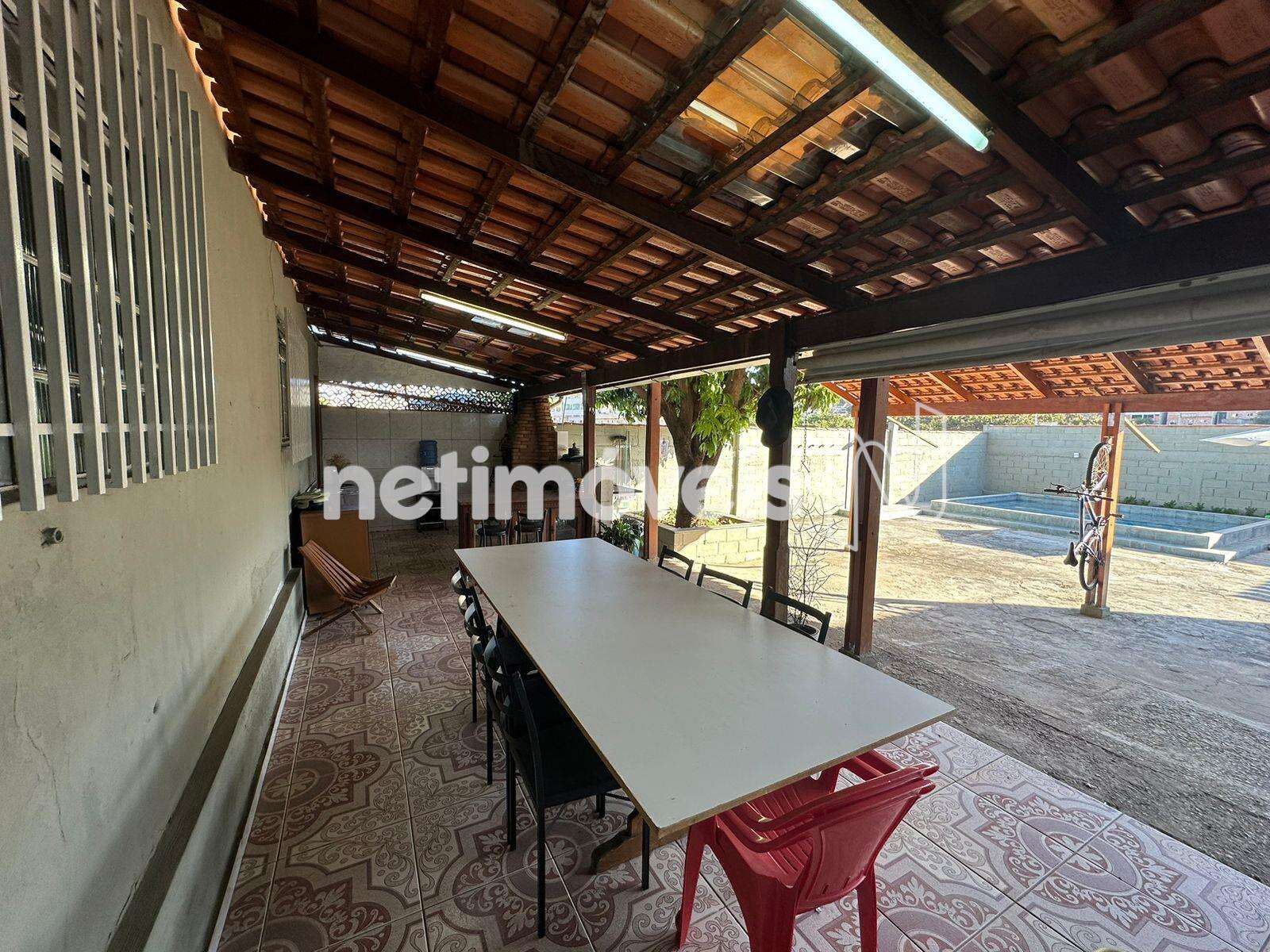 Casa para comprar com 270 m², 2 quartos, 2 banheiros, 10 vagas em Rua Araripe, São Marcos, Belo Horizonte