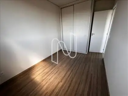 Quarto com armário