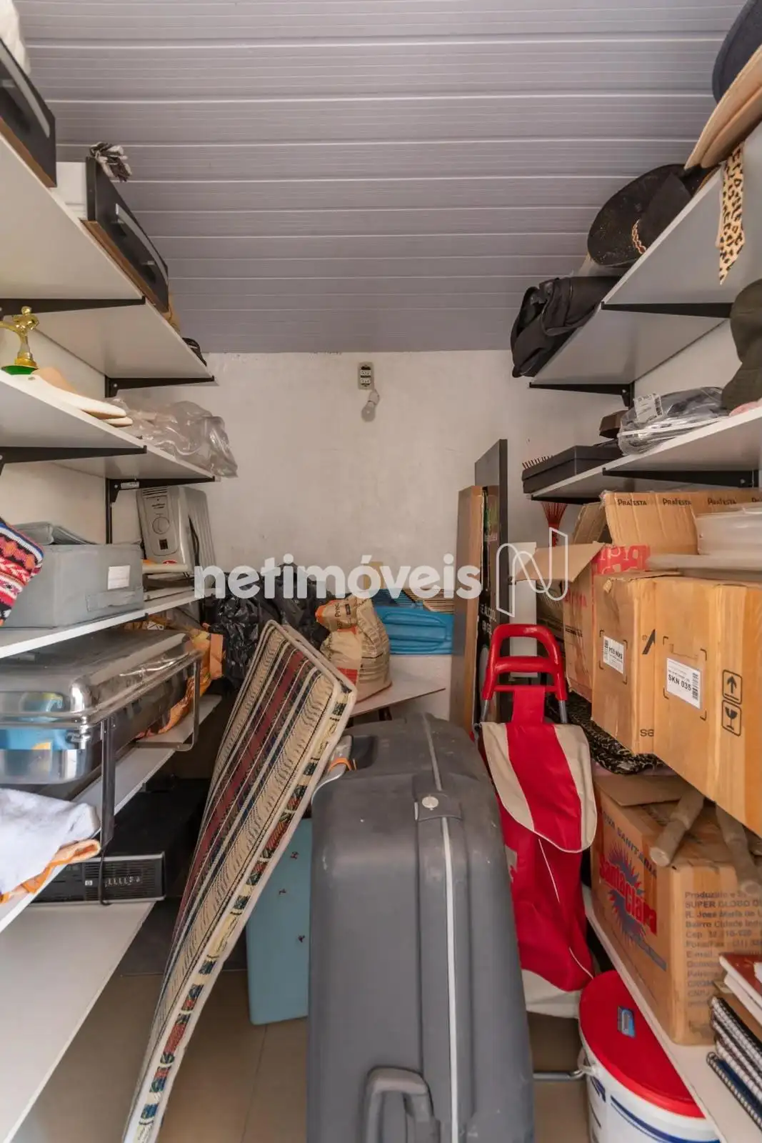 Dispensa quarto de serviço 