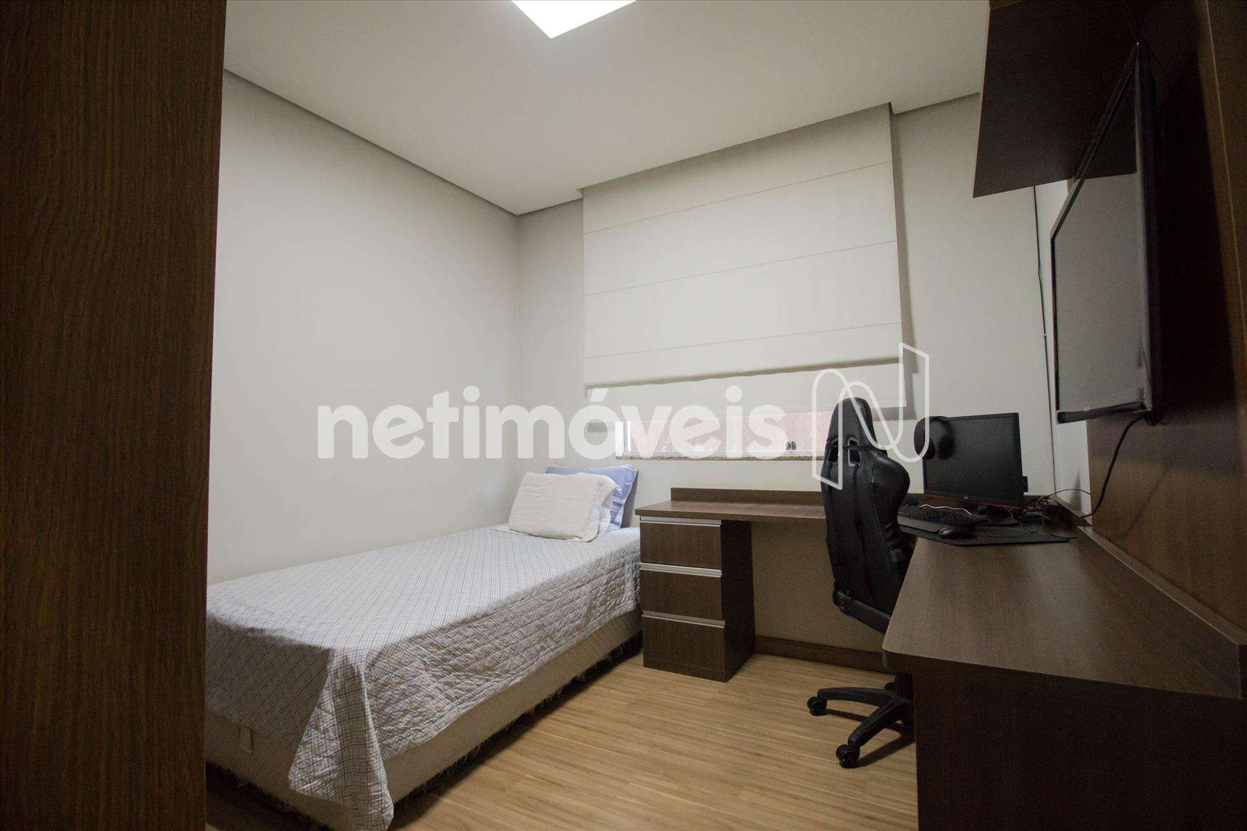 um dos quartos de solteiro