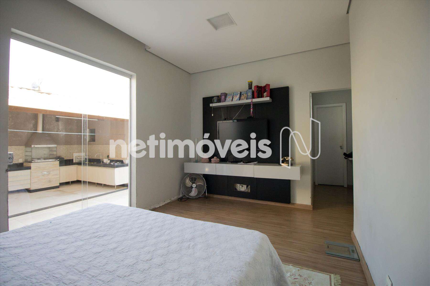 1º Suíte com closet.