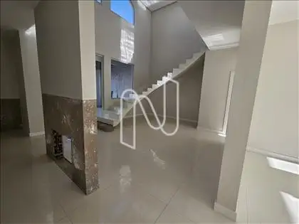  Sala de estar e sala de jantar 