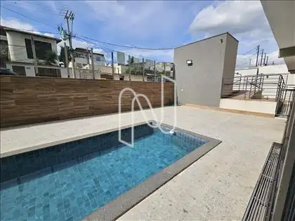 PISCINA 