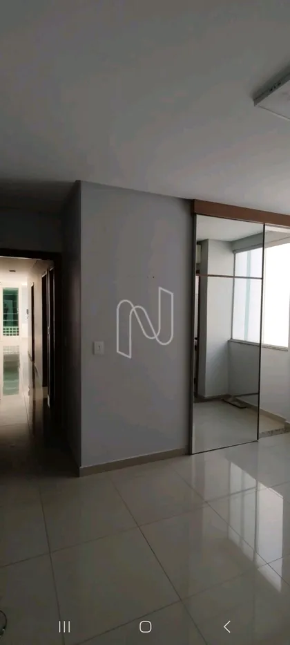 Suíte com closet.