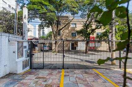 Estacionamento / Entrada