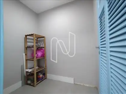 QUARTO NA ÁREA SERVIÇO