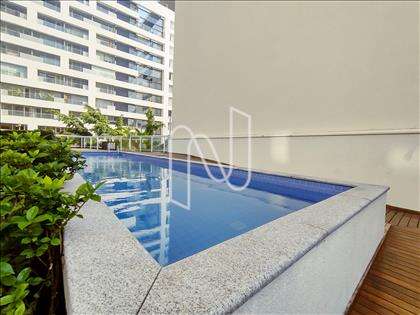PISCINA 