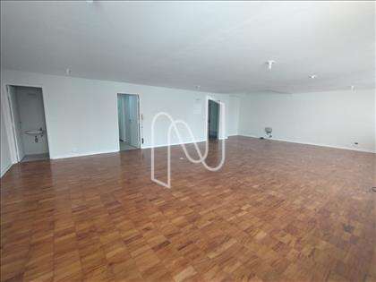 SALA COM PISO DE MADEIRA 