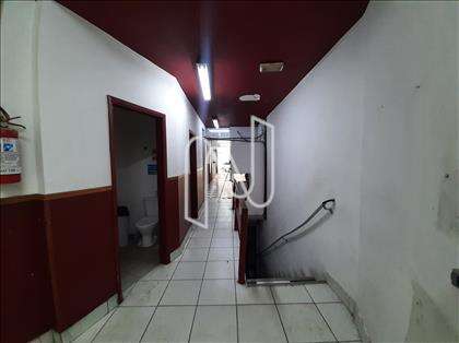 ÁREA TÉRREO (VISTA ESCADA P/SUBSOLO) 