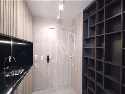 COZINHA COM MÓVEIS PLANEJADOS 