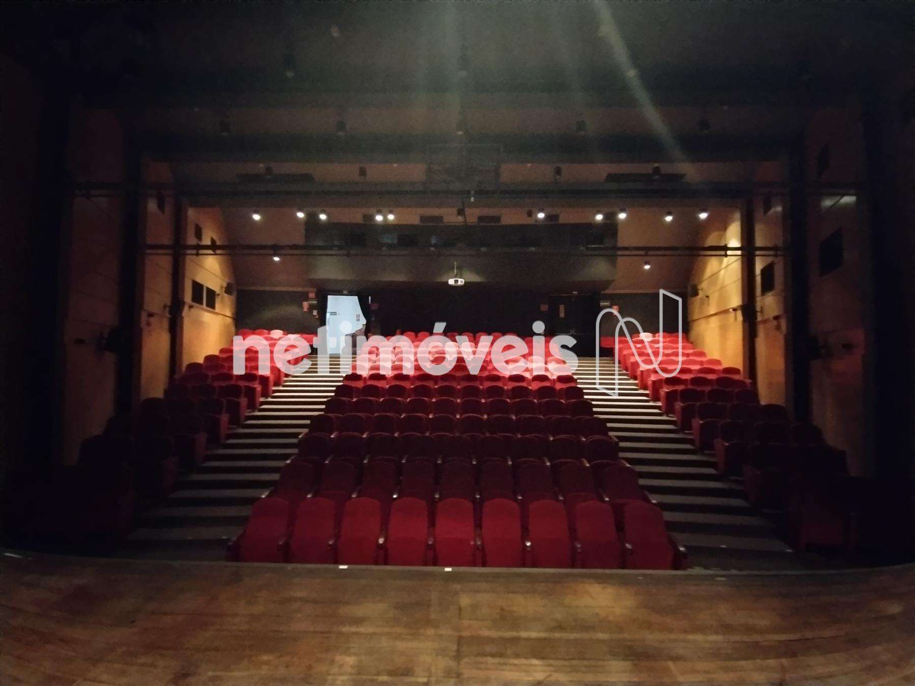 TEATRO ANEXO AO PRÉDIO 