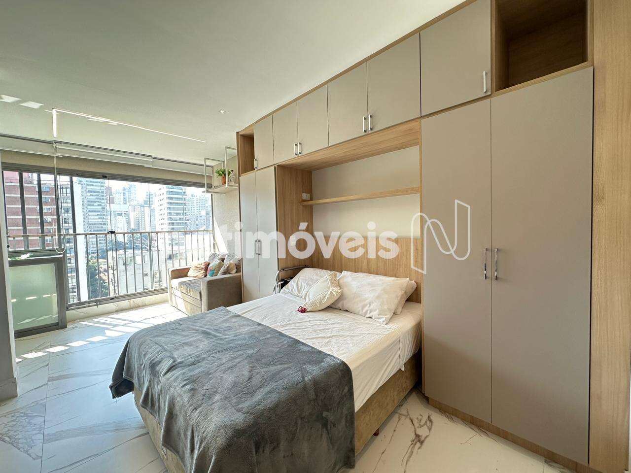 QUARTO COM ARMÁRIOS