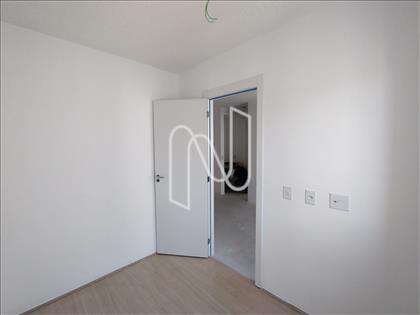 2o dormitório com piso laminado  