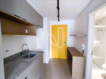 cozinha com espaço trabalho ou estudos 