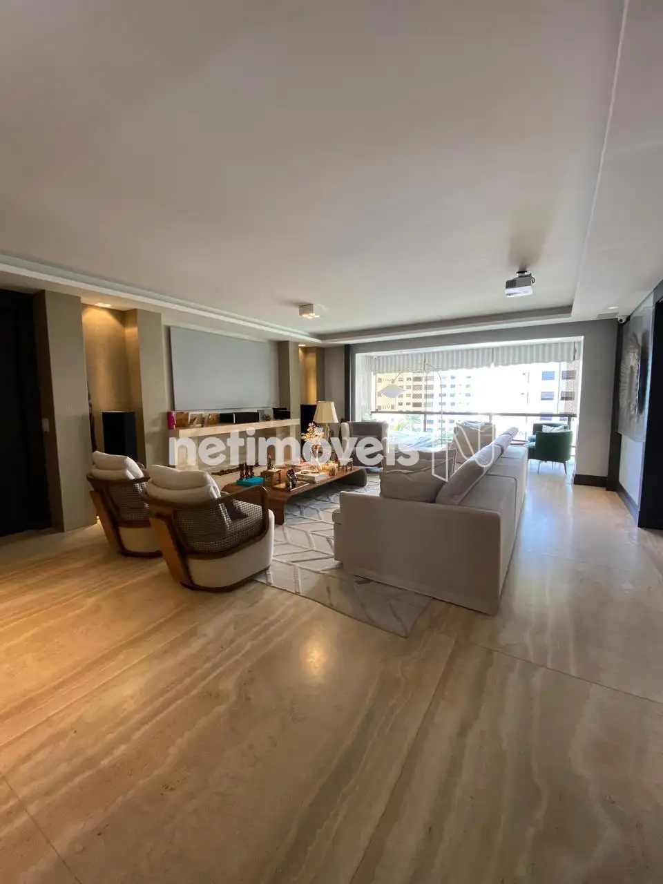 Sala de estar com projetor 
