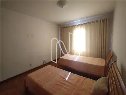  2 DORMITÓRIO COM ARMÁRIOS EMBUTIDOS