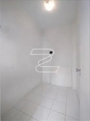 QUARTO NA ÁREA SERVIÇO