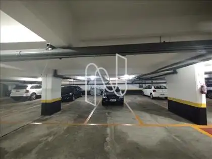 DUAS VAGAS DEMARCADAS NA GARAGEM SUBSOLO