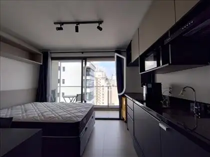 STUDIO COM VARANDA E AR CONDICIONADO