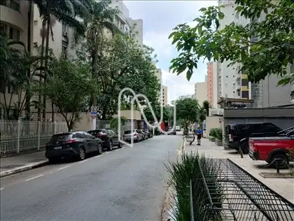 RUA COM POUCO TRÁFEGO