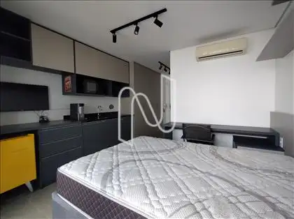 STUDIO COM COZINHA PLANEJADA E EQUIPADA