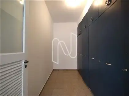 QUARTO NA ÁREA SERVIÇO 