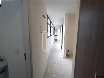 CORREDOR DE ACESSO AS DUAS SALAS 