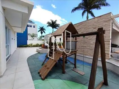 PLAYGROUND 