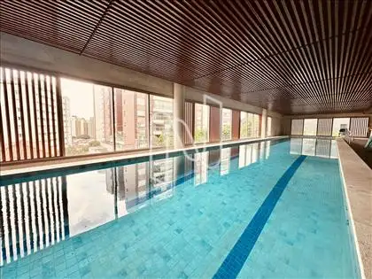 PISCINA AQUECIDA E COBERTA 