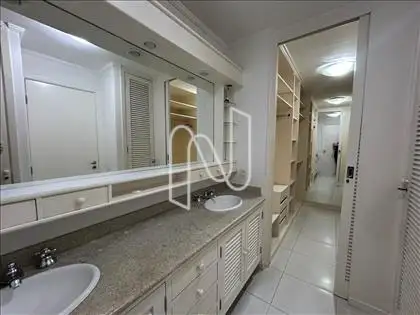 WC SUÍTE MASTER  E CLOSET 
