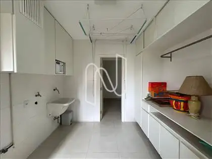 ÁREA DE SERVIÇO E QUARTO DE EMPREGADA 