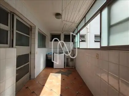 ÁREA SERVIÇO COM QUARTO E BANHEIRO 