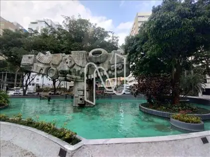 PRAÇA COM CHAFARIZ