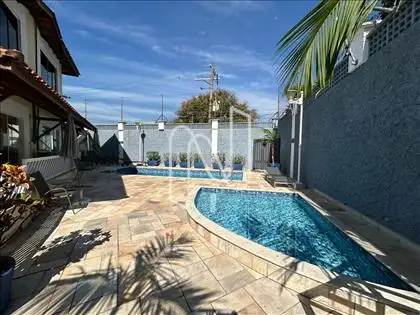 PISCINA 