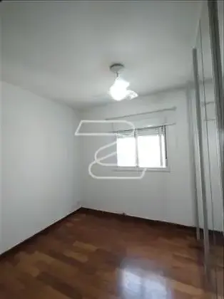 DORMITÓRIO 01 C/ ARMÁRIO PLANEJADO ESPELHADO 