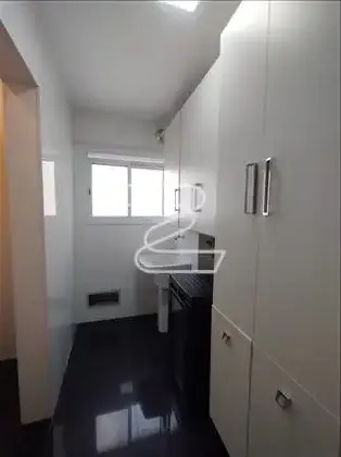ÁREA SERVIÇO C/ARMÁRIOS PLANEJADOS 