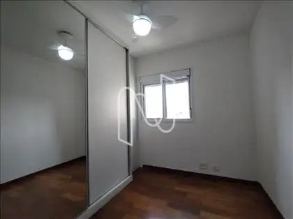 DORMITÓRIO 02 C/ ARMÁRIO PLANEJADO ESPELHADO 