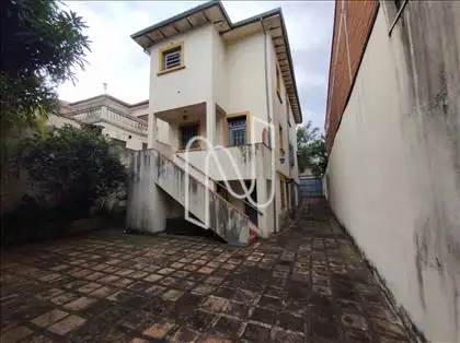VISTA FUNDO E DOS TRÊS PAVIMENTOS DO SOBRADO
