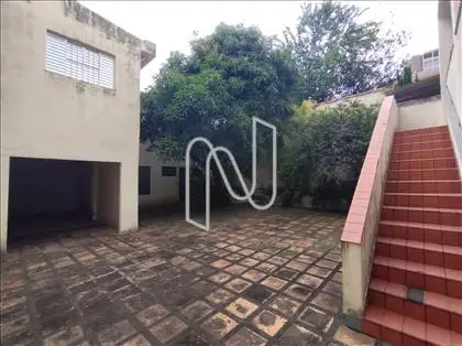 QUINTAL - GARAGEM - EDICULA - ACESSO SOBRADO