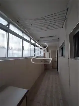 ÁREA SERVIÇO COM BANHEIRO E QUARTO 