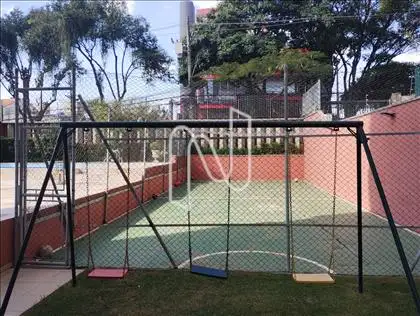 PLAYGROUND E QUADRA POLIESPORTIVA