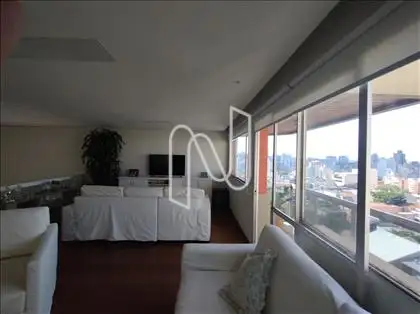LIVING NO 2º PAVIMENTO COM SACADA 