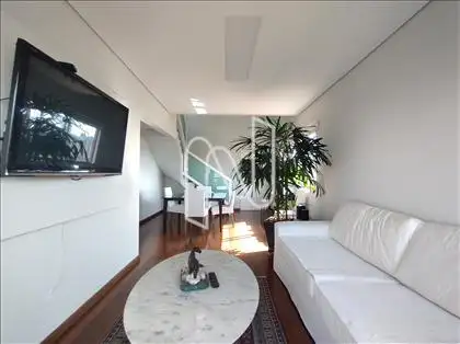 SALA ESTAR COM SACADA NO 1º PAVIMENTO 