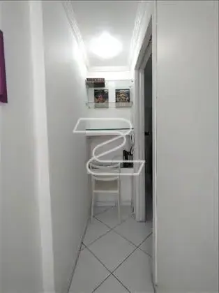 ESCRITÓRIO NO CORREDOR 