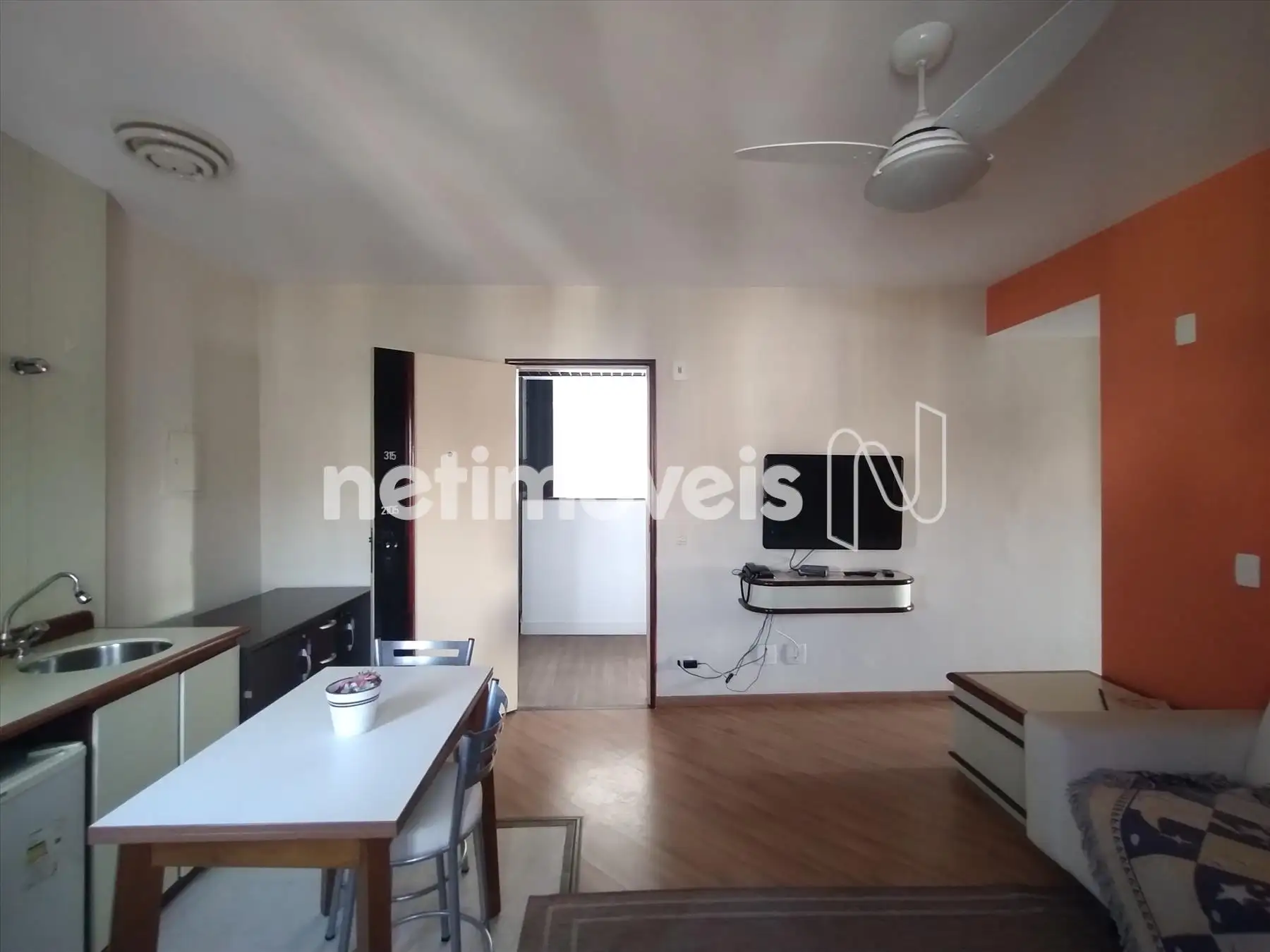 SALA CONJUGADA COM A COZINHA 